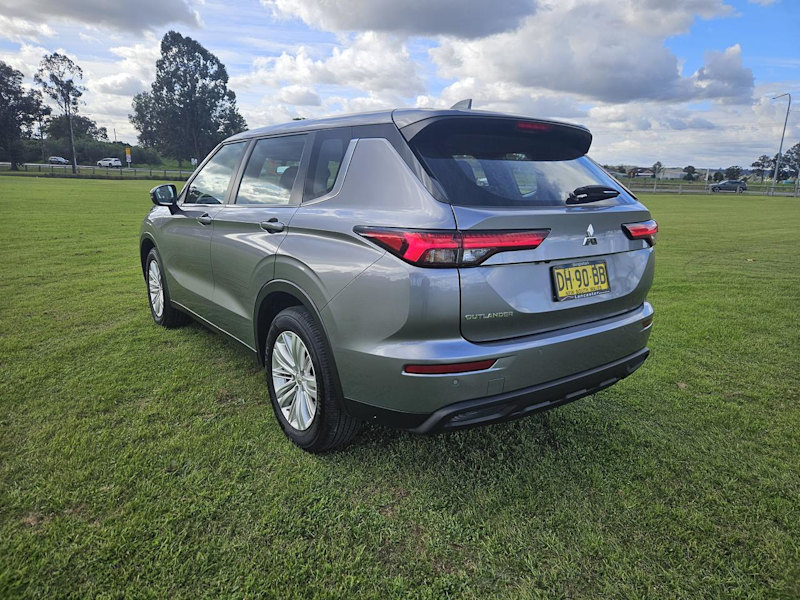 2023 Mitsubishi Outlander ZM MY23 ES 2WD Grey 8 Speed Constant Variable Wagon62935687888387114