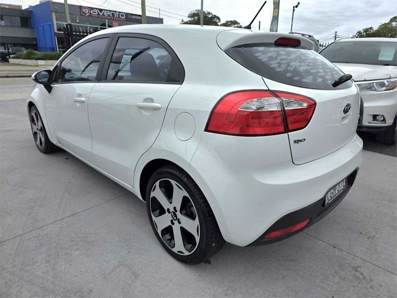 2012 Kia Rio UB MY12 SLi White 6 Speed Sports Automatic Hatchback62933710345857114
