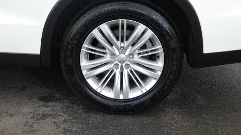 2023 Mitsubishi Outlander ZM MY23 ES 7 Seat (2WD) White 8 Speed CVT Auto 8 Speed Wagon62934702378881114