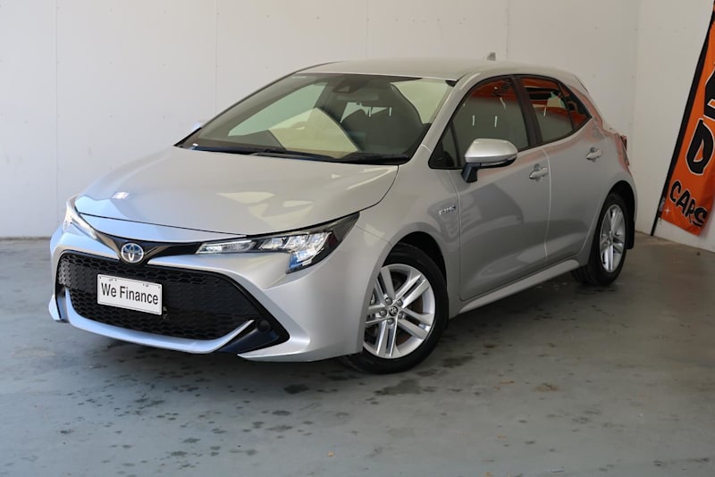 2022 Toyota Corolla Silver Pearl Hatchback62937623750657113