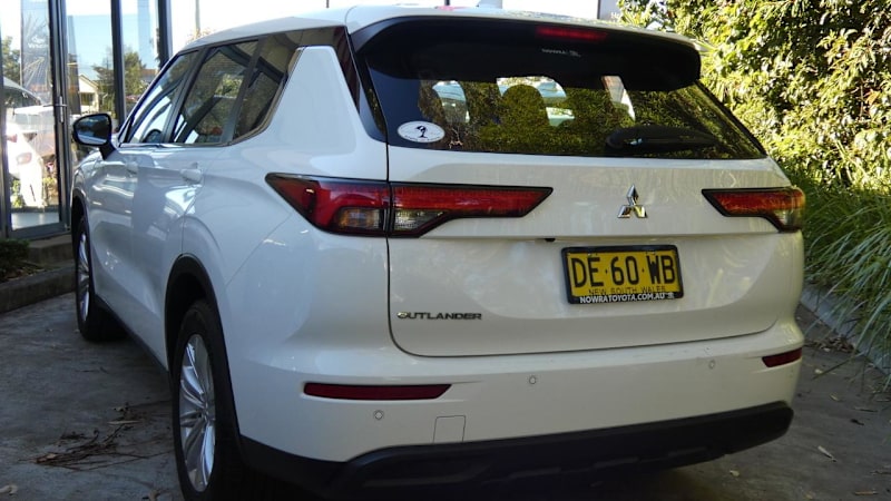 2022 Mitsubishi Outlander ZM MY23 ES 7 Seat (2WD) White 8 Speed CVT Auto 8 Speed Wagon62935687847939114
