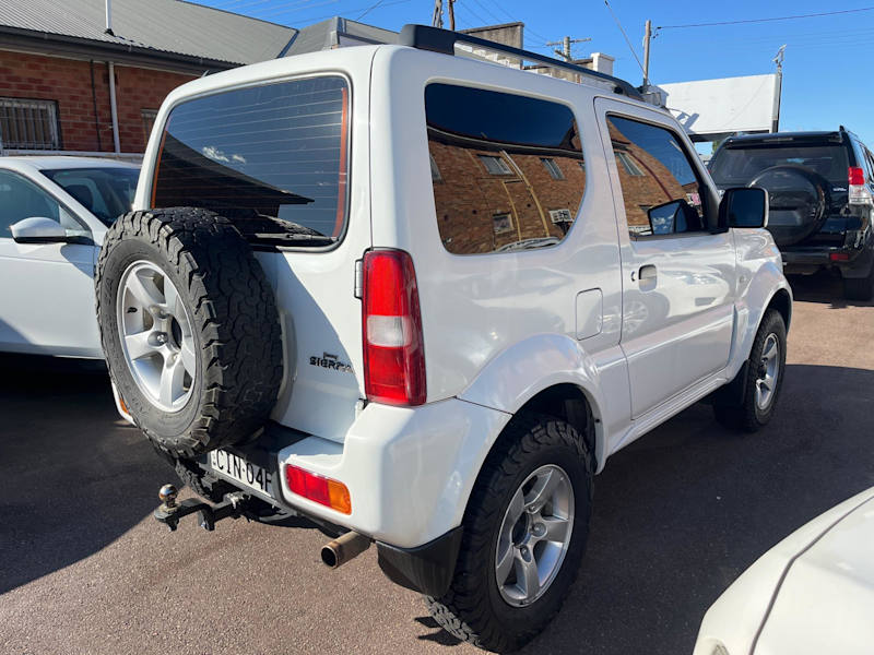 2012 Suzuki Jimny Sierra (4x4) White Manual Wagon62882734218114113