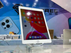 iPad Air 2 16Gb Cell Silver/ White Unlocked Warranty Free shipping