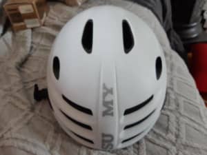 Suomy Sfera matt white cycling helmet fit medium size