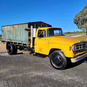 International d1610 tipper truck vintage farm