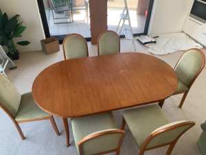 PARKER EXTENDABLE DINING TABLE & CHAIRS