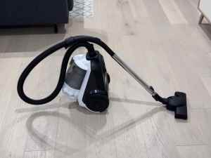 Vacuum cleaner, bagless, 2200W