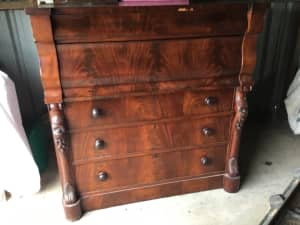 Burr walnut chest of drawers beautifull