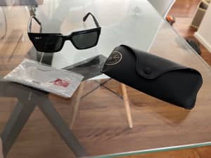 Ray Ban Sunglasses in Mint Condition