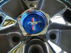 Ford Mustang centre hubcaps, centre caps, petrol caps, manual.