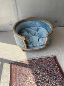 Pet bed like new - shabby chic French style