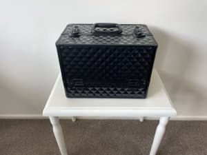 Fold out Makeup Box in Good Condition