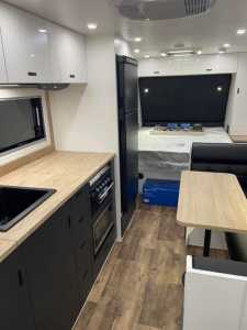 2022 Network RV 22 Family caravan *airbags and off-grid*