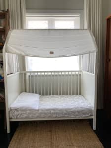 Stokke Home Bed (cot and toddler bed in one) excellent condition