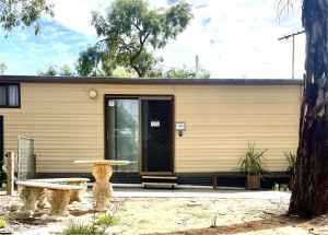 🎣 Murray Bridge Holiday Rental with river view. 