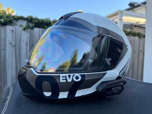 BMW System 7 Carbon EVO helmet with BMW Connected Ride com U1