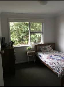 SINGLE ROOM FOR RENT *Females only*
