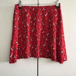 Prettylittlethings floral mini skirt size 8