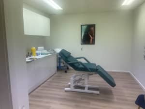 Beauty / treatment room to rent in cosmetic clinic 
