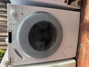 Miele front loader 6.5kg w1712, in excellent condition