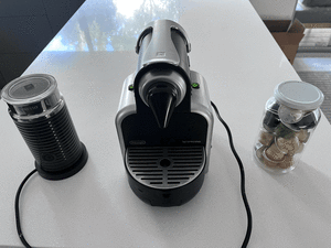 Nespresso Coffee machine EN95 S and Aeroccino 3 milk frother