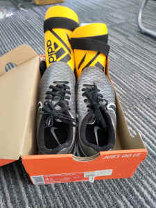 Kids Indoor Nike Soccer Shoes 4Y shin protectorJr Magista Onda IC