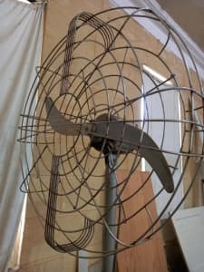 Large industrial Fan Stands 2500mm Tall Very Powerful. Pick up Doreen
