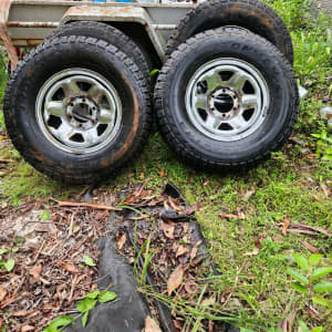 4x4 Hilux rims tyres ,90 models and up open to offers 