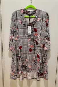 TAKING SHAPE FLORAL GINGHAM TUNIC. NWT. SIZE 16