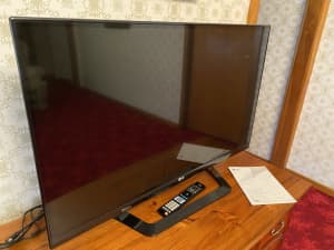 42” LG Smart TV & Remote