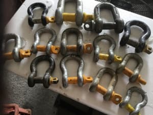 13 Extra Large and Large D Shackles all in Great Condition n Approved
