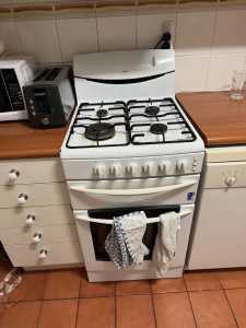 Kitchen stove and cooktop