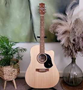Mint Maton SRS60C Solid Dreadnaught Acoustic Electric Guitar