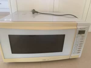 Free Microwave - Not working.