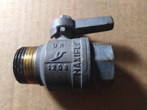 Maxiflo brass ball valve PN25 DN25. Ideal for water tanks.