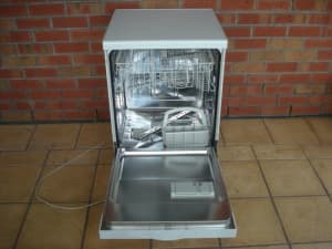 Miele Dishwasher for spare parts (will sell parts separately)