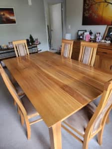 Oak Dining table with 6 chairs