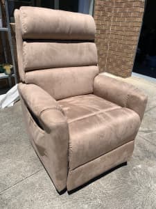 Price dropped! Aspire Signature 2 lift recliner- very good condition