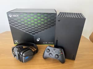 XBOX Series X 1TB Console with Headset