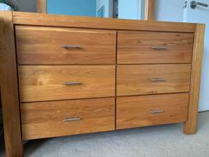 Hardwood chest of 6 drawers, attached mirror & 2 bedside tables.