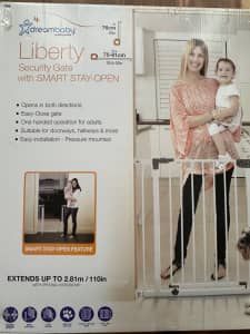 Dreambaby Liberty Security Gate with Smart Stay-Open feature - White