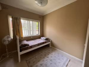 Private furnished room for rent in Toongabbie for females and veg/egg