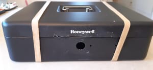 HONEYWELL STEEL COIN & NOTE BOX LOCK NEEDS FIXING