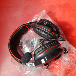 NEW--PRO GAMING HEADSET- IN BOX