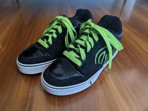 Heelys Roller Shoes Kids Size 4 (USA)