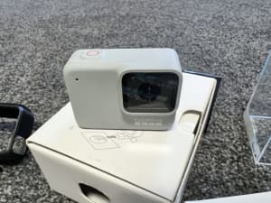 Go Pro Hero 7 Camera with Mounting gear and 128gb SD card