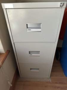 Metal 3 draw filing cabinet