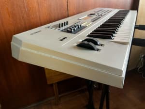 Yamaha MO6 61-Key Music Production Synthesizer
