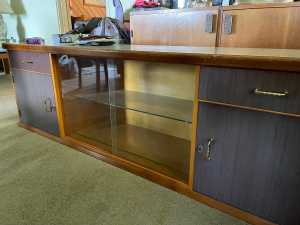 Buffet/entertainment unit in very good condition.