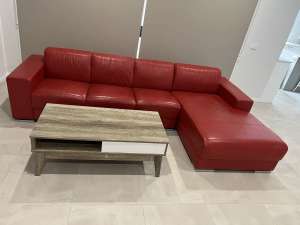 $800 if pick up today genuine leather couch pick up Dandenong